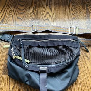 Lululemon travel and commute cross body bag